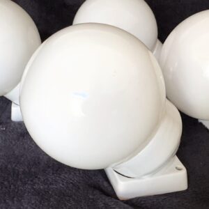 ​Porseleinen Wandlamp met Opaalglas – Pure White Mid‑Century Light (ca. 1950–1970)