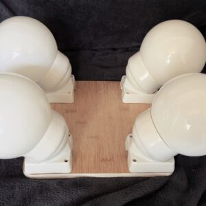 ​Set van 4 Porseleinen Wandlampen met Opaalglas – Pure White Mid‑Century Light Collection (ca. 1950–1970)