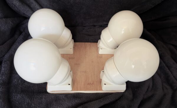 5813632936 Set van 4 Porseleinen Wandlampen met Opaalglas – Pure White Mid‑Century Light Collection (ca. 1950–1970)
