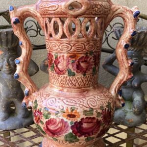 Antieke gedecoreerde vaas in Majolica Aardewerk Gesigneerd Robbia 24.629 F.J. (1) Antieke majolica bloemenvaas Robbia – Antique majolica floral vase Robbia