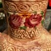 Antieke gedecoreerde vaas in Majolica Aardewerk Gesigneerd Robbia 24.629 F.J. (10) Antieke majolica bloemenvaas Robbia – Antique majolica floral vase Robbia