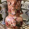 Antieke gedecoreerde vaas in Majolica Aardewerk Gesigneerd Robbia 24.629 F.J. (2) Antieke majolica bloemenvaas Robbia – Antique majolica floral vase Robbia