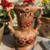 Antieke gedecoreerde vaas in Majolica Aardewerk Gesigneerd Robbia 24.629 F.J. (5) Antieke majolica bloemenvaas Robbia – Antique majolica floral vase Robbia