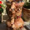 Antieke gedecoreerde vaas in Majolica Aardewerk Gesigneerd Robbia 24.629 F.J. (8) Antieke majolica bloemenvaas Robbia – Antique majolica floral vase Robbia