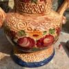Antieke gedecoreerde vaas in Majolica Aardewerk Gesigneerd Robbia 24.629 F.J. (9) Antieke majolica bloemenvaas Robbia – Antique majolica floral vase Robbia