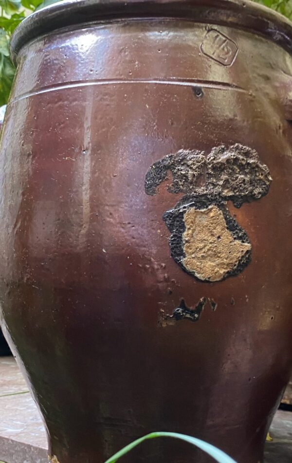 Antique French brown stoneware pot with handles – 19th century (15) Antieke Franse grespot in bruin aardewerk met handvatten | Antique French brown stoneware pot with handles – 19th century