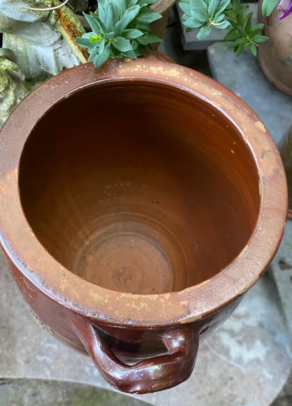 Antique French brown stoneware pot with handles – 19th century (8) Antieke Franse grespot in bruin aardewerk met handvatten | Antique French brown stoneware pot with handles – 19th century
