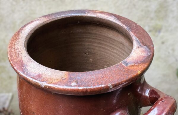 Antique French wheel‑thrown brown stoneware pot – 19th century (3) Antieke Franse handgedraaide grespot in bruin aardewerk – 19e eeuw | Antique French wheel‑thrown brown stoneware pot – 19th century