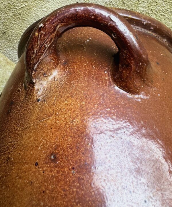Antique French wheel‑thrown brown stoneware pot – 19th century (4) Antieke Franse handgedraaide grespot in bruin aardewerk – 19e eeuw | Antique French wheel‑thrown brown stoneware pot – 19th century