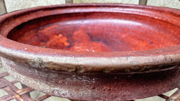 Antique Moroccan tajine with decorative hammered copperwork, 20th century (10) Antieke Marokkaanse Tajine met decoratief gehamerd koperwerk , Antique Moroccan tajine with decorative hammered copperwork, 20th century