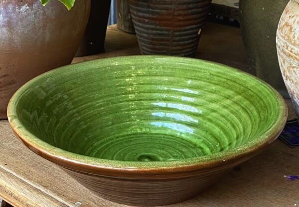 Antique brown confit bowl with green interior glaze (2) Antieke bruine gresale confit schaal | Antique brown confit bowl with green interior glaze, 19th C