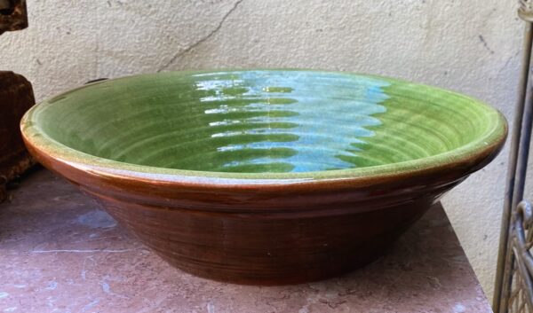 Antique brown confit bowl with green interior glaze (4) Antieke bruine gresale confit schaal | Antique brown confit bowl with green interior glaze, 19th C