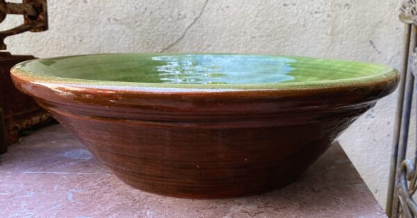 Antique brown confit bowl with green interior glaze (6) Antieke bruine gresale confit schaal | Antique brown confit bowl with green interior glaze, 19th C