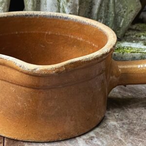 Antique handmade terracotta saucepan with spout – ochre‑brown glazed earthenware, ca. 1950 (10) Antieke handgemaakte terracotta steelpan met tuit – okerbruin geglazuurd aardewerk, Antique handmade terracotta saucepan with spout – ochre‑brown glazed earthenware, ca. 1950
