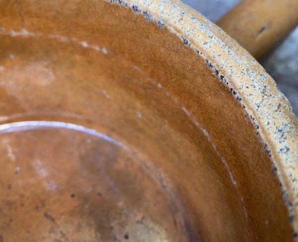 Antique handmade terracotta saucepan with spout – ochre‑brown glazed earthenware, ca. 1950 (5) Antieke handgemaakte terracotta steelpan met tuit – okerbruin geglazuurd aardewerk, Antique handmade terracotta saucepan with spout – ochre‑brown glazed earthenware, ca. 1950