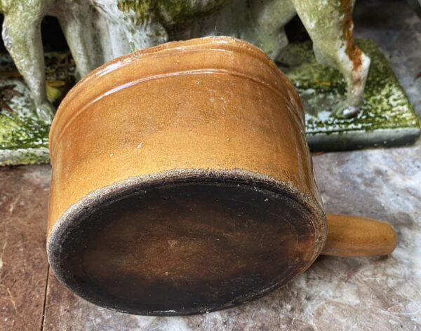 Antique handmade terracotta saucepan with spout – ochre‑brown glazed earthenware, ca. 1950 (6) Antieke handgemaakte terracotta steelpan met tuit – okerbruin geglazuurd aardewerk, Antique handmade terracotta saucepan with spout – ochre‑brown glazed earthenware, ca. 1950