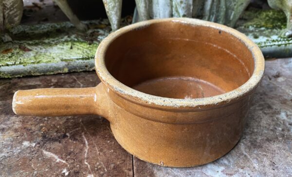 Antique handmade terracotta saucepan with spout – ochre‑brown glazed earthenware, ca. 1950 (8) Antieke handgemaakte terracotta steelpan met tuit – okerbruin geglazuurd aardewerk, Antique handmade terracotta saucepan with spout – ochre‑brown glazed earthenware, ca. 1950