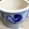 Authentieke Keulse inmaakpot (10 x 15 cm) – Handgedraaid aardewerk met penseeldecor | Authentic Cologne preserving pot (10 × 15 cm) – hand‑thrown stoneware with brush décor, ca. 1900