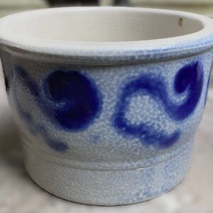 Authentic Cologne preserving pot (10 × 15 cm) – hand‑thrown stoneware with brush décor, ca. 1900 (12) Authentieke Keulse inmaakpot (10 x 15 cm) – Handgedraaid aardewerk met penseeldecor | Authentic Cologne preserving pot (10 × 15 cm) – hand‑thrown stoneware with brush décor, ca. 1900