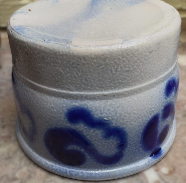Authentieke Keulse inmaakpot (10 x 15 cm) – Handgedraaid aardewerk met penseeldecor | Authentic Cologne preserving pot (10 × 15 cm) – hand‑thrown stoneware with brush décor, ca. 1900