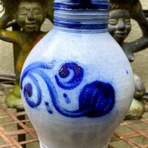 Authentic salt-glazed stoneware wine jug, ca. 1950 (1) Vintage Keuls zoutgeglazuurd wijnkannetje 1/2L | Authentic salt‑glazed Cologne stoneware wine jug 1/2L – ca. 1950