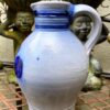 Authentic salt-glazed stoneware wine jug, ca. 1950 (8) Vintage Keuls zoutgeglazuurd wijnkannetje 1/2L | Authentic salt‑glazed Cologne stoneware wine jug 1/2L – ca. 1950
