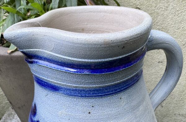 Cologne salt‑glazed stoneware water jug (27 cm), c. 1900 (14) Ambachtelijke Keulse waterkan in zoutgeglazuurd gres (27 cm), Cologne salt‑glazed stoneware water jug (27 cm), c. 1900