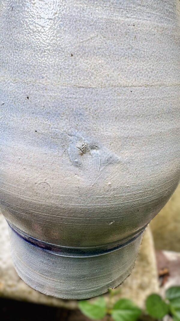 Cologne salt‑glazed stoneware water jug (27 cm), c. 1900 (19) Ambachtelijke Keulse waterkan in zoutgeglazuurd gres (27 cm), Cologne salt‑glazed stoneware water jug (27 cm), c. 1900