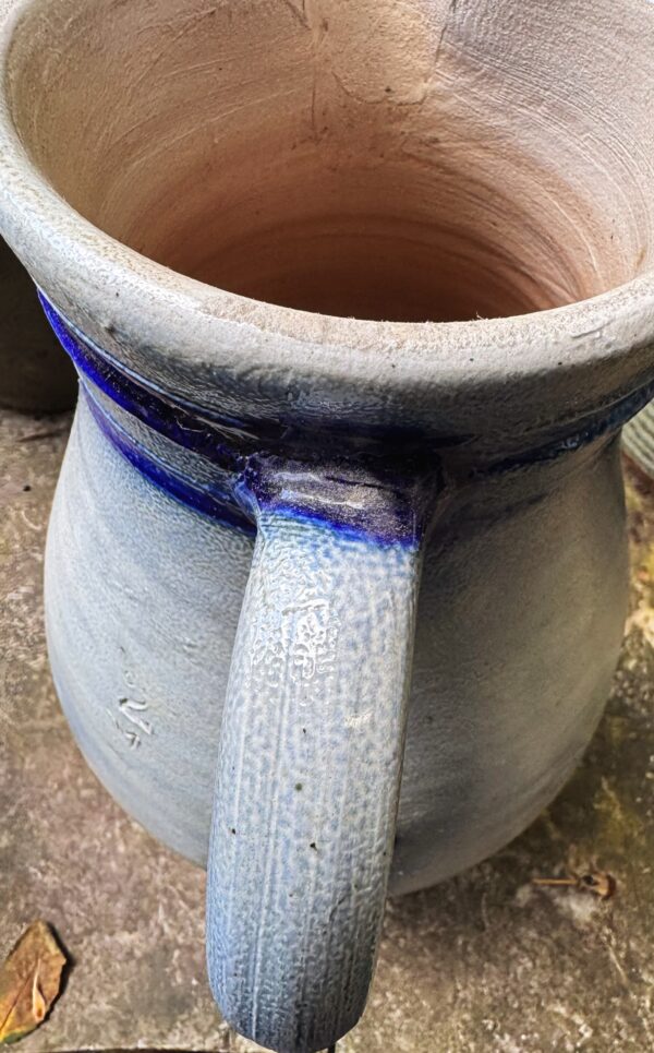 Cologne salt‑glazed stoneware water jug (27 cm), c. 1900 (8) Ambachtelijke Keulse waterkan in zoutgeglazuurd gres (27 cm), Cologne salt‑glazed stoneware water jug (27 cm), c. 1900