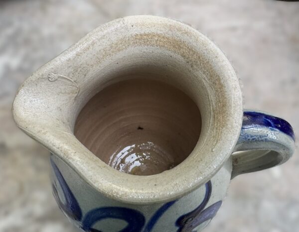Cologne stoneware jug (½ L), salt‑glazed – ca. 1950 (10) Vintage Keulse bolkan ½ L in zoutgeglazuurd aardewerk | Cologne stoneware jug (½ L), salt‑glazed – ca. 1950