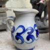 Cologne stoneware jug (½ L), salt‑glazed – ca. 1950 (3) Vintage Keulse bolkan ½ L in zoutgeglazuurd aardewerk | Cologne stoneware jug (½ L), salt‑glazed – ca. 1950