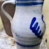 Cologne stoneware water jug (22 cm), salt‑glazed – ca. 1900 (32) Karaktervolle Keulse waterkan in zoutgeglazuurd gres | Cologne stoneware water jug (22 cm), salt‑glazed – ca. 1900
