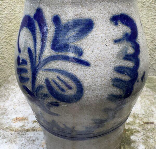 Cologne stoneware water jug (22 cm), salt‑glazed – ca. 1900 (9) Karaktervolle Keulse waterkan in zoutgeglazuurd gres | Cologne stoneware water jug (22 cm), salt‑glazed – ca. 1900
