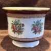 French porcelain cachepot with floral transfer decoration, 20th C (1) Franse porseleinen cachepot met florale transferdecoratie | French porcelain cachepot with floral transfer decoration, 20th century