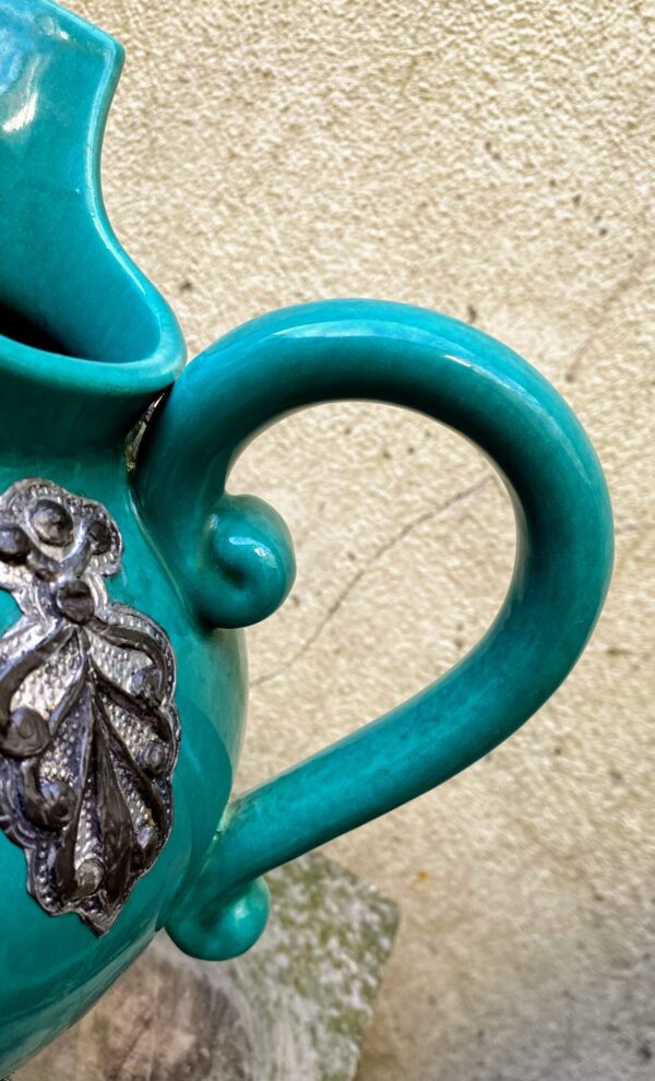 Groene Art Deco snavelkan met bronzen ornamenten | Green Danish Art Deco jug - ca.1930