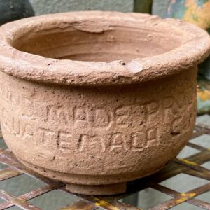Handmade Guatemalan earthenware pot, 20th C (1) Handgemaakt aardewerken potje uit Guatemala | Handmade Guatemalan earthenware pot, ca.1990