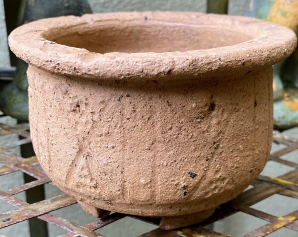 Handgemaakt aardewerken potje uit Guatemala | Handmade Guatemalan earthenware pot, ca.1990