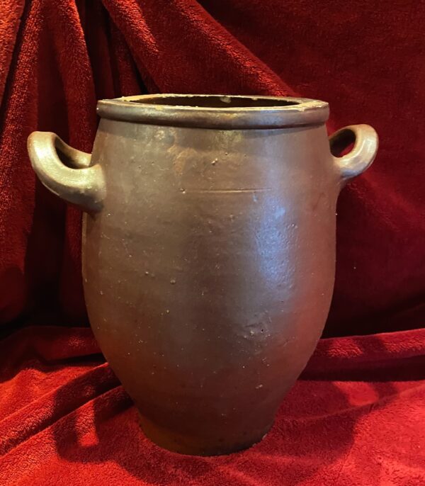 IMG_1259 Antieke Franse grespot in donkerbruin geglazuurd aardewerk | Antique French dark‑brown glazed stoneware pot – 19th century