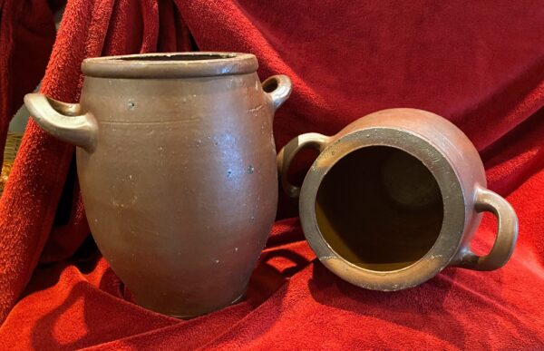 IMG_1277 Antieke Franse grespot in donkerbruin geglazuurd aardewerk | Antique French dark‑brown glazed stoneware pot – 19th century