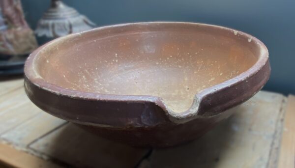 Imposing French stoneware butter‑ or cream‑separating bowl – late 19th century (13) Antieke imposante Franse boter- of roomteil in gres aardewerk | Imposing French stoneware butter‑ or cream‑separating bowl – late 19th century