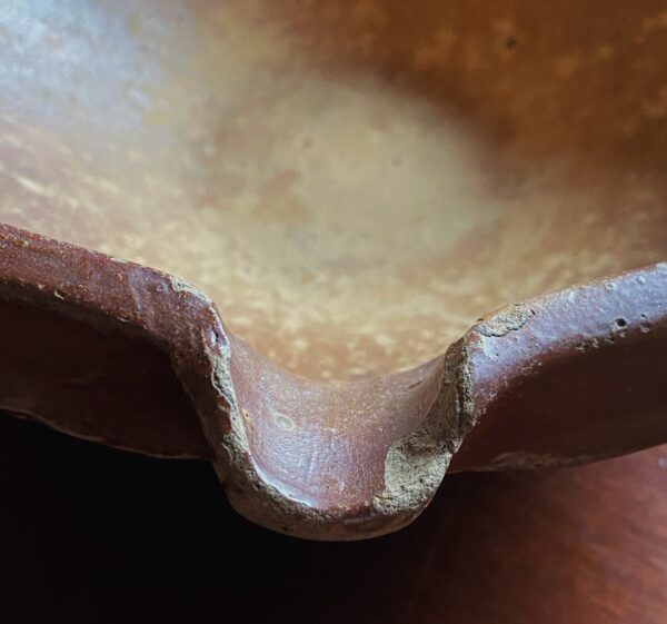 Imposing French stoneware butter‑ or cream‑separating bowl – late 19th century (3) Antieke imposante Franse boter- of roomteil in gres aardewerk | Imposing French stoneware butter‑ or cream‑separating bowl – late 19th century