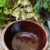 Imposante aardebruine confit schaal | Impressive earth‑brown confit bowl – handmade and versatile