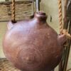 Kleine 19de -eeuwse terracotta padden kalebas met draagtouw (3) Groot formaat terracotta paddenkalebas in geglazuurd steengoed | Large terracotta toad‑gourd vessel, ca. 1900