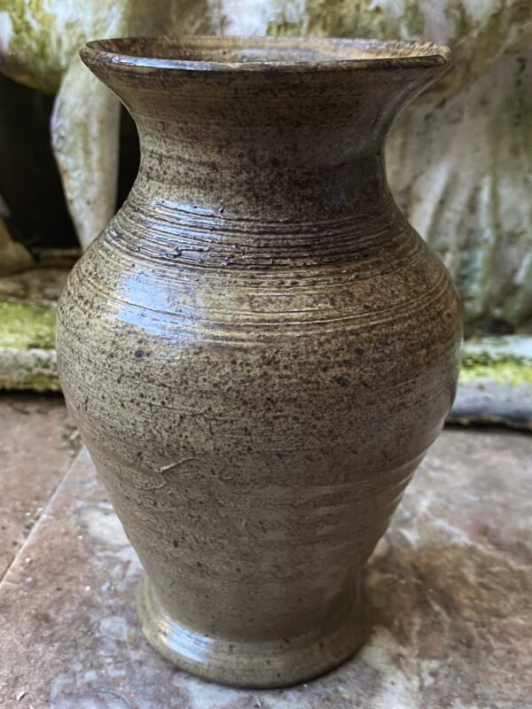 Kunstzinnig aardewerken vaasje van Paul van Gompel – Artistic earthenware vase by Paul van Gompel (13) Kunstzinnig aardewerken vaasje van Paul van Gompel – Artistic earthenware vase by Paul van Gompel