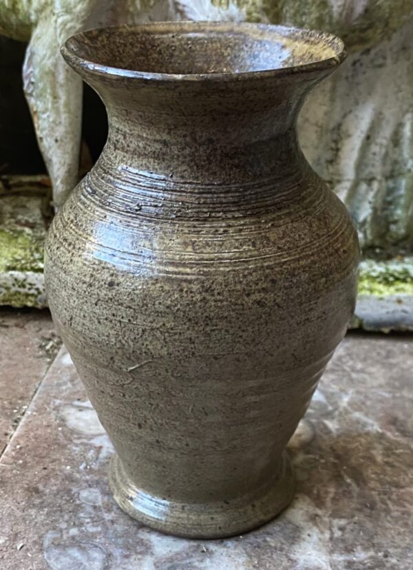 Kunstzinnig aardewerken vaasje van Paul van Gompel – Artistic earthenware vase by Paul van Gompel (14) Kunstzinnig aardewerken vaasje van Paul van Gompel – Artistic earthenware vase by Paul van Gompel