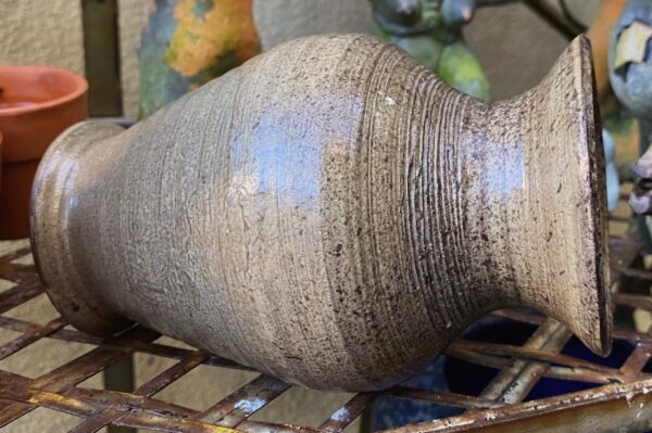 Kunstzinnig aardewerken vaasje van Paul van Gompel – Artistic earthenware vase by Paul van Gompel (5) Kunstzinnig aardewerken vaasje van Paul van Gompel – Artistic earthenware vase by Paul van Gompel