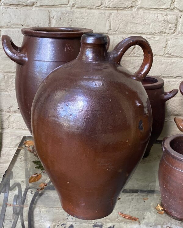 Large antique French stoneware jug with handle – late 19th century (1) Grote antieke Franse gres kruik met handgreep | Large antique French stoneware jug with handle – late 19th century