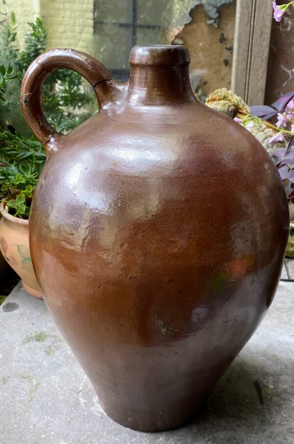 Large antique French stoneware jug with handle – late 19th century (1) Grote antieke Franse gres kruik met handgreep | Large antique French stoneware jug with handle – late 19th century