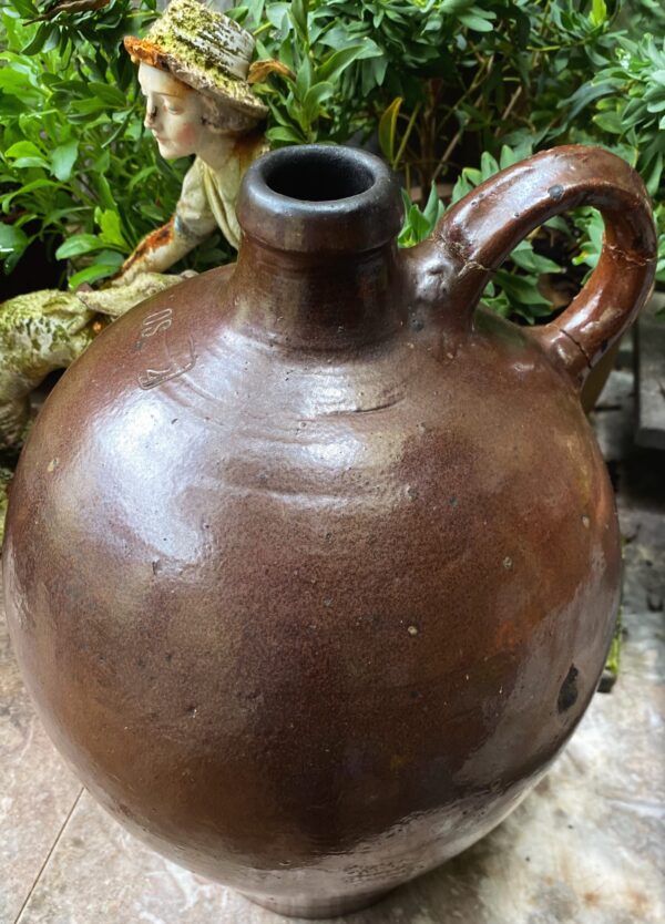Large antique French stoneware jug with handle – late 19th century (12) Grote antieke Franse gres kruik met handgreep | Large antique French stoneware jug with handle – late 19th century