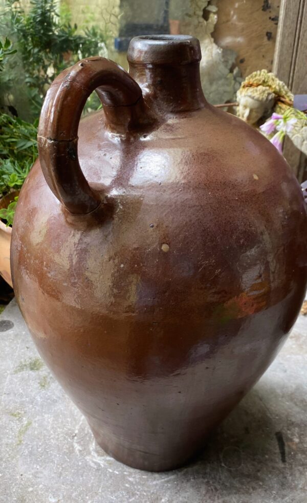 Large antique French stoneware jug with handle – late 19th century (2) Grote antieke Franse gres kruik met handgreep | Large antique French stoneware jug with handle – late 19th century